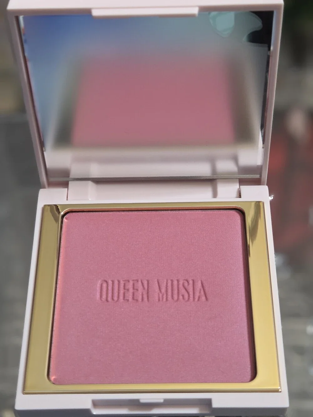 Queen Musia Plaisir Nostalgique Hybrid Blush in Trousdale Sunset